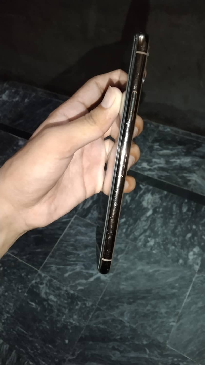 Apple iPhone 11 Pro Max 1