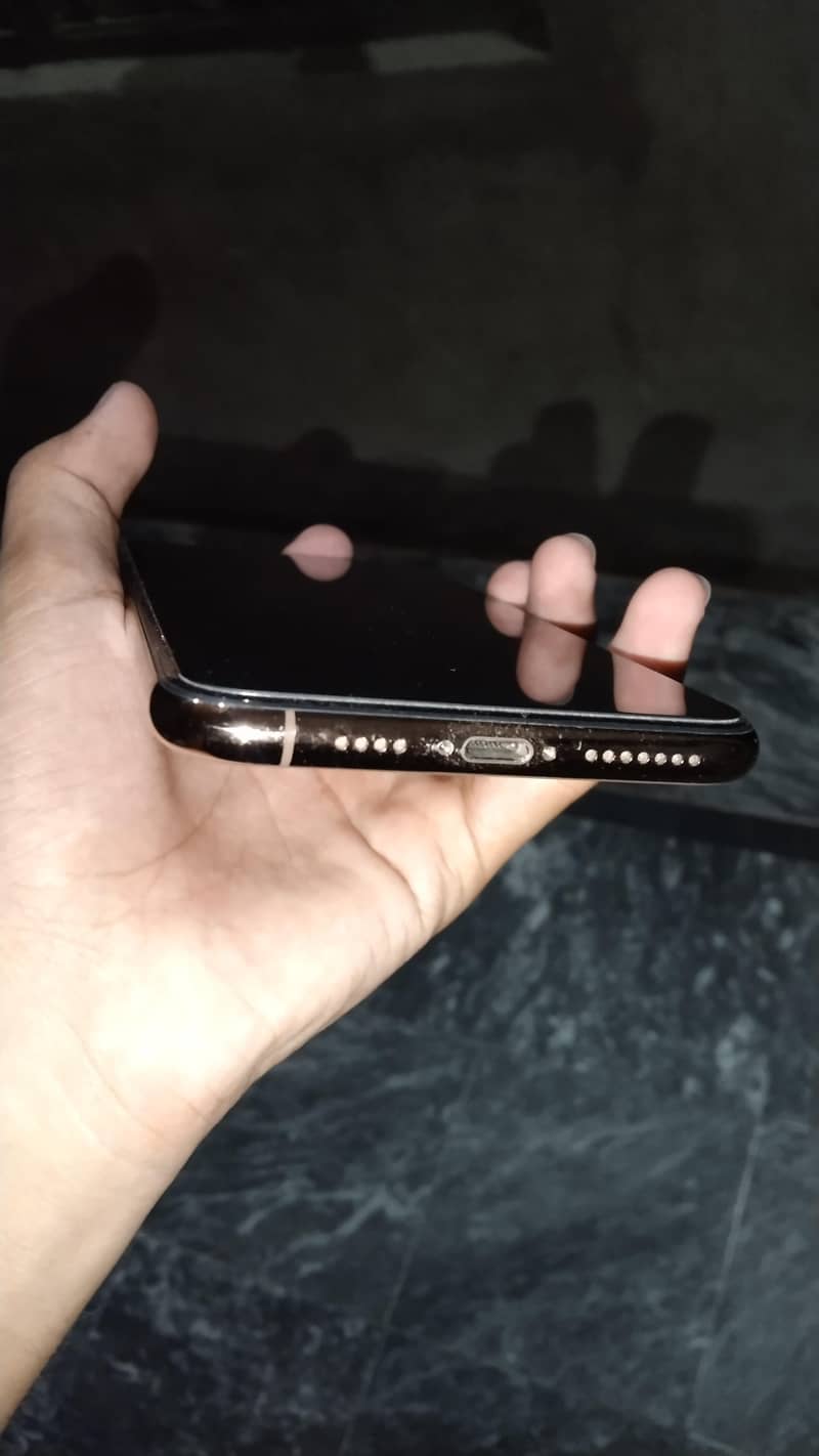 Apple iPhone 11 Pro Max 2