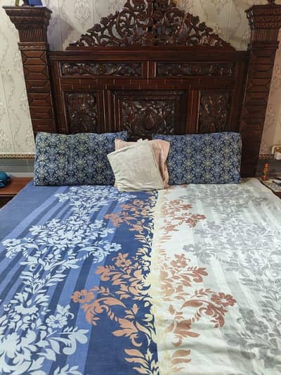 wooden bed just like a new 8 month use 10/10 condition
