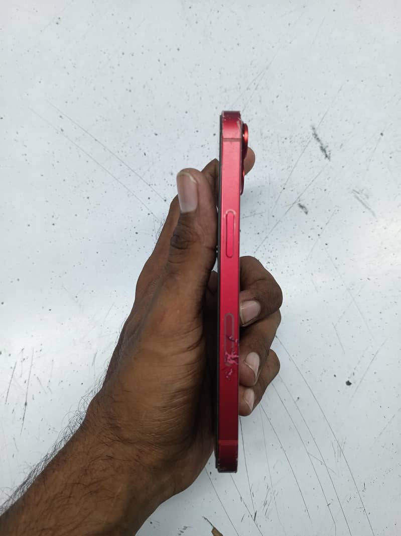 Apple iPhone 13 5