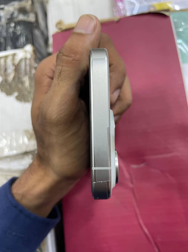 Apple iPhone 15 Pro 3