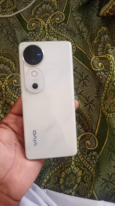 Vivo V40