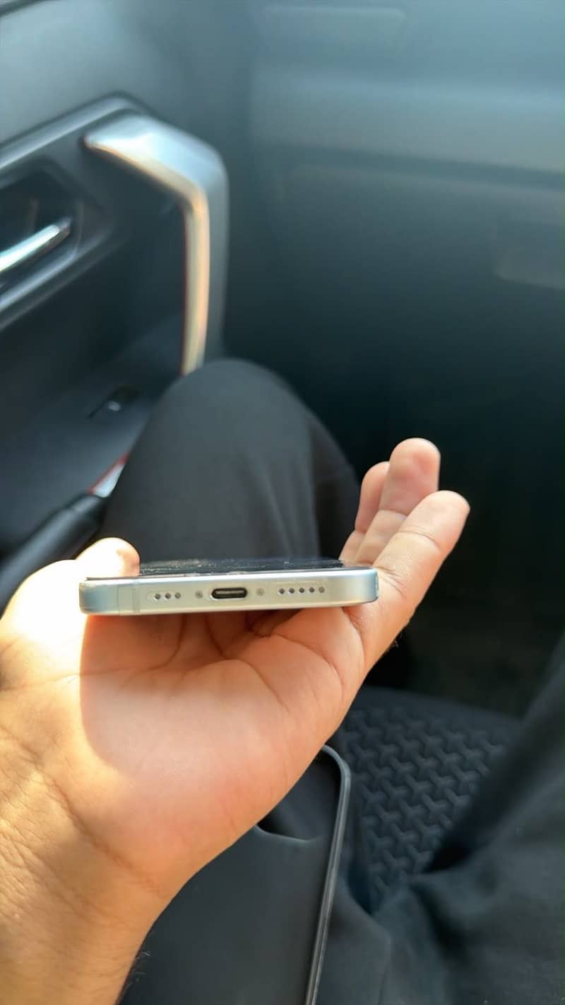 Apple iPhone 15 4