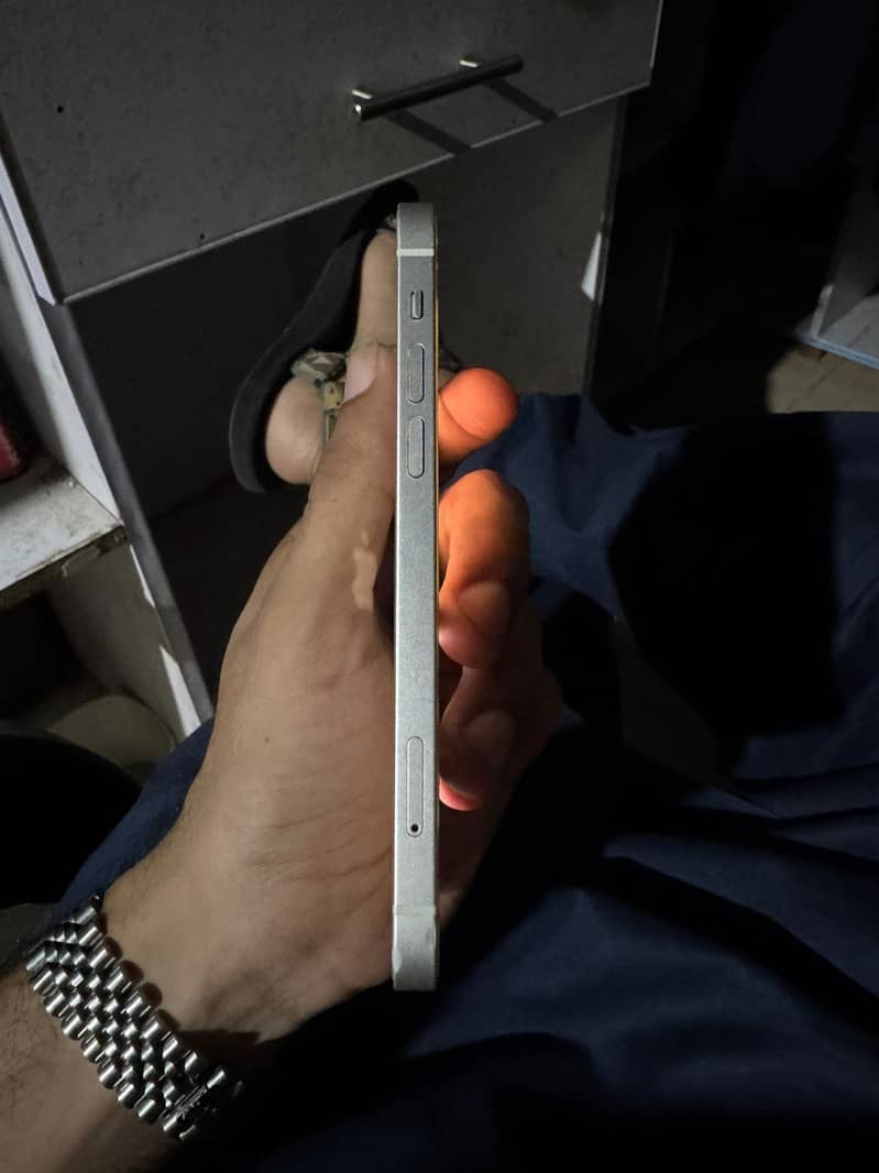 Apple iPhone 12 1