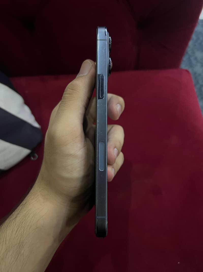 Apple iPhone 13 Pro Max 4