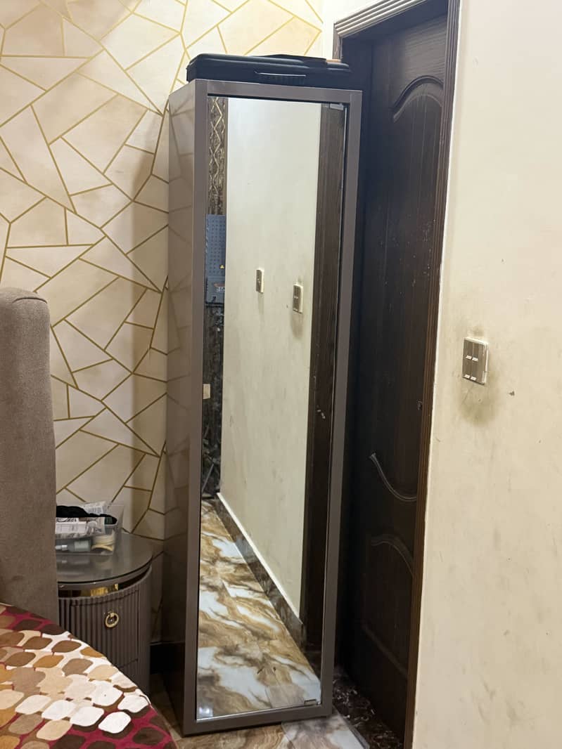 خوبصورت اور معیاری گھریلو فرنیچر بہترین حالت میں برائے فروخت 6