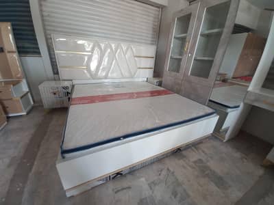 Bedroom set four puece super gloss