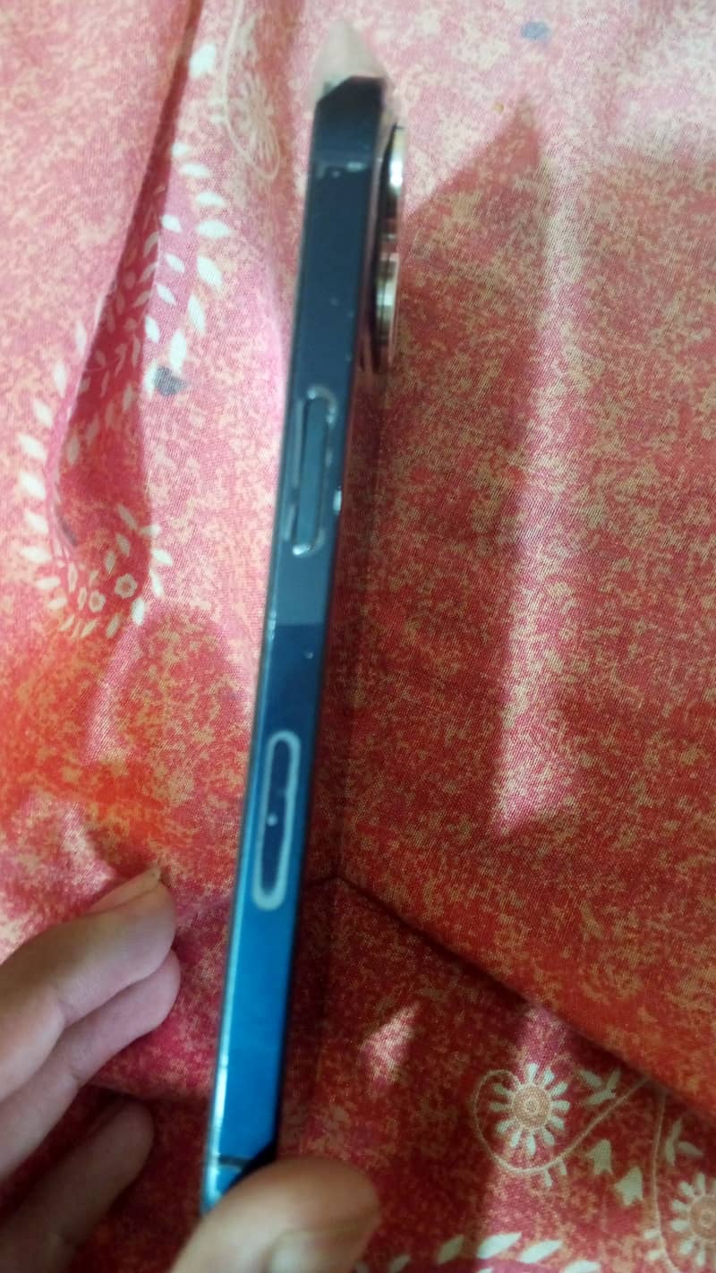 Apple iPhone 13 2