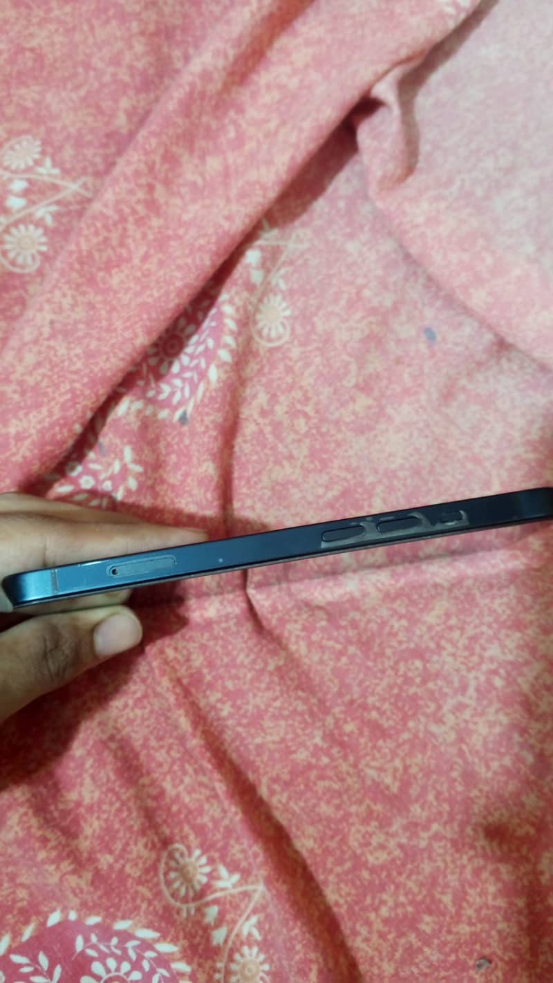 Apple iPhone 13 3
