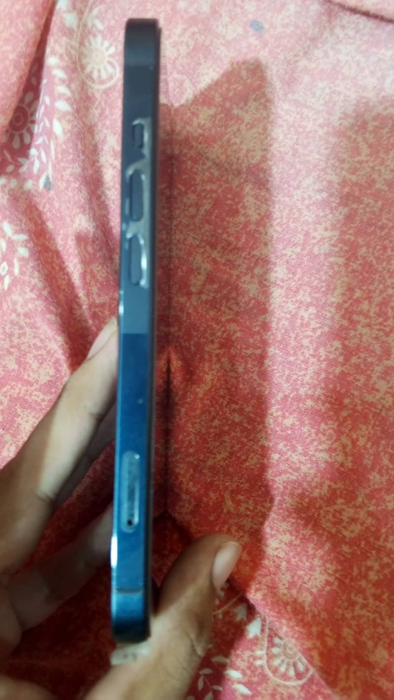 Apple iPhone 13 4