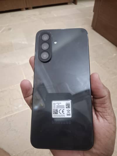 Samsung Mobile A17 Campilit Saman 11 Manth Warnty