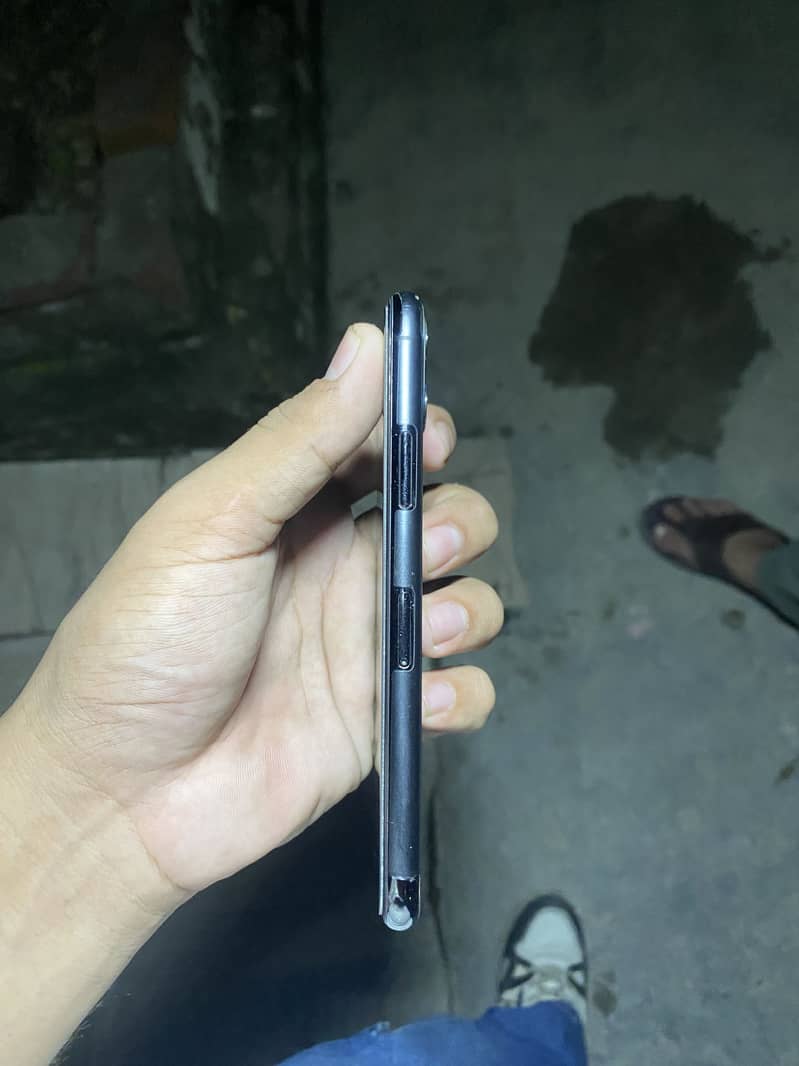 Apple iPhone 11 Pro 2
