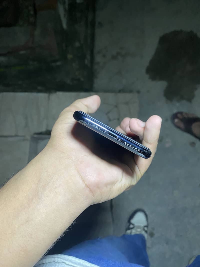 Apple iPhone 11 Pro 4