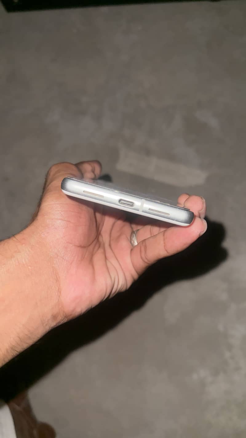 Google Pixel 7 4