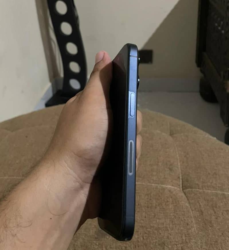 Apple iPhone 15 Pro 3
