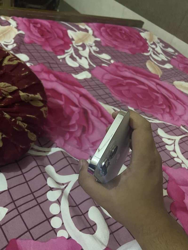 Apple iPhone 14 Pro Max 1