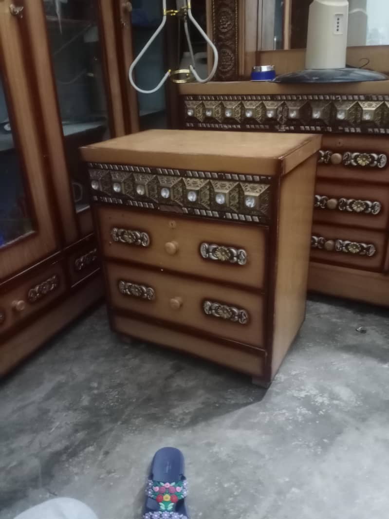 bed darsing side table mirror sofa 3