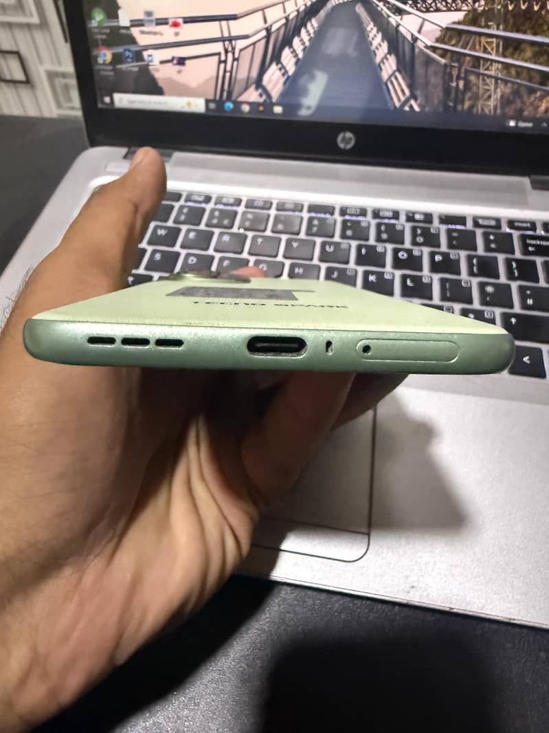 Tecno Spark 40pro Plus 4
