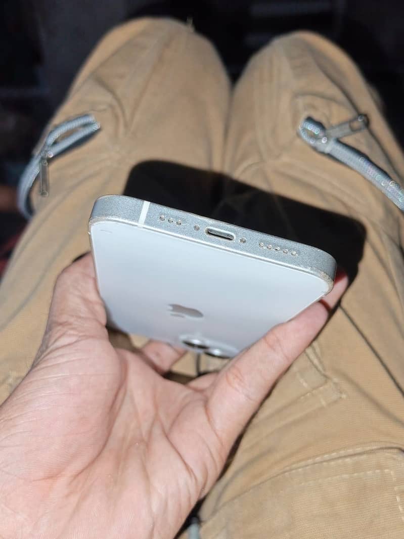 Apple iPhone 13 2