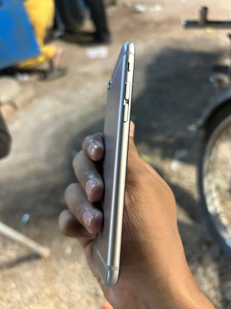 Apple iPhone 6S 1