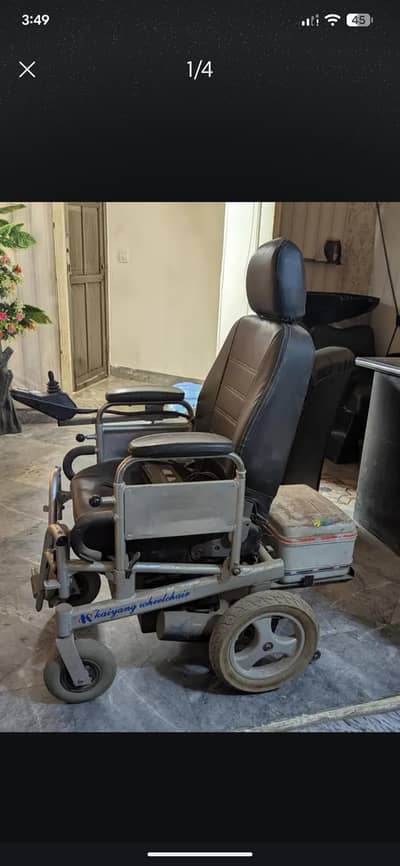 ELECTRIC WHEELCHAIR