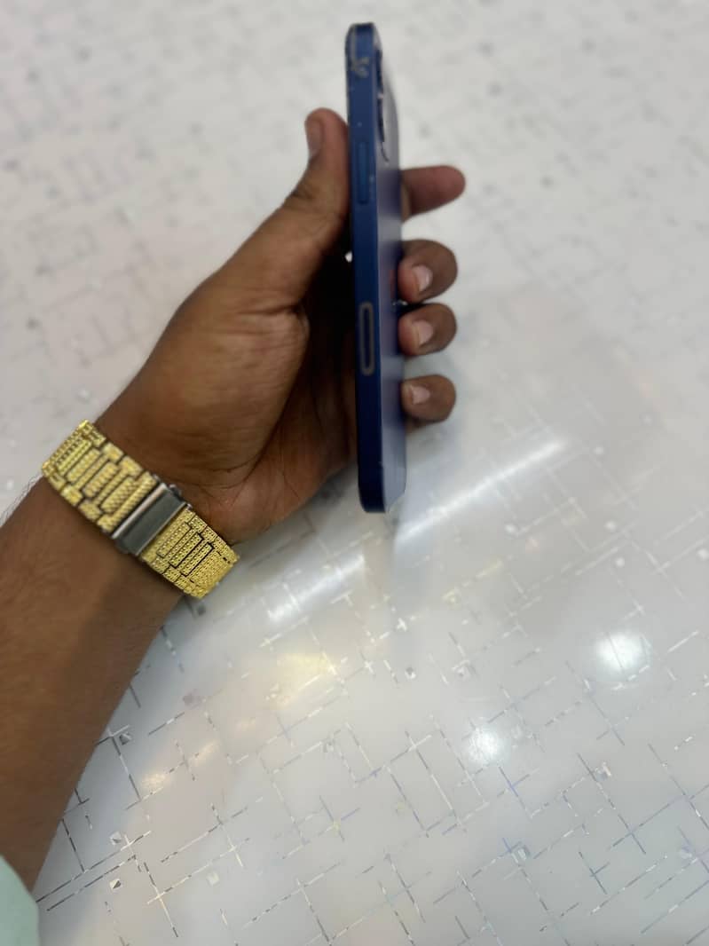 Apple iPhone 12 1