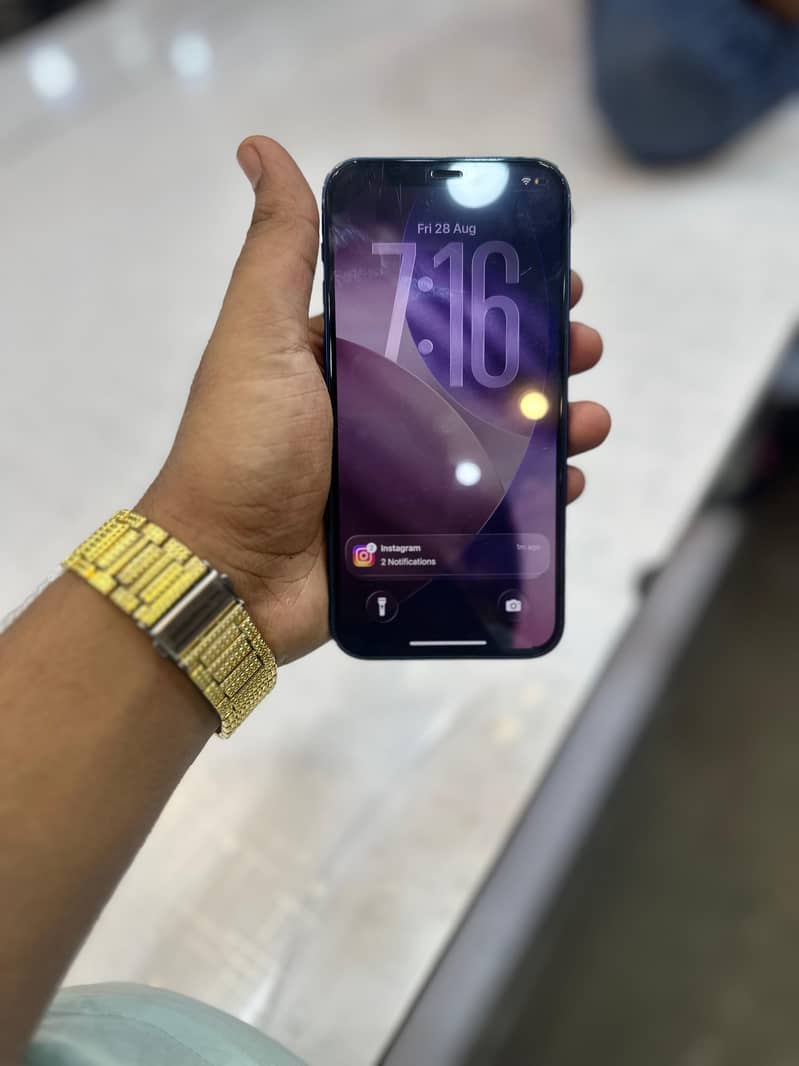 Apple iPhone 12 4