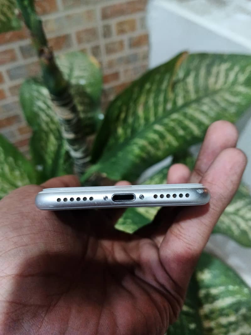 Apple iPhone 8 4