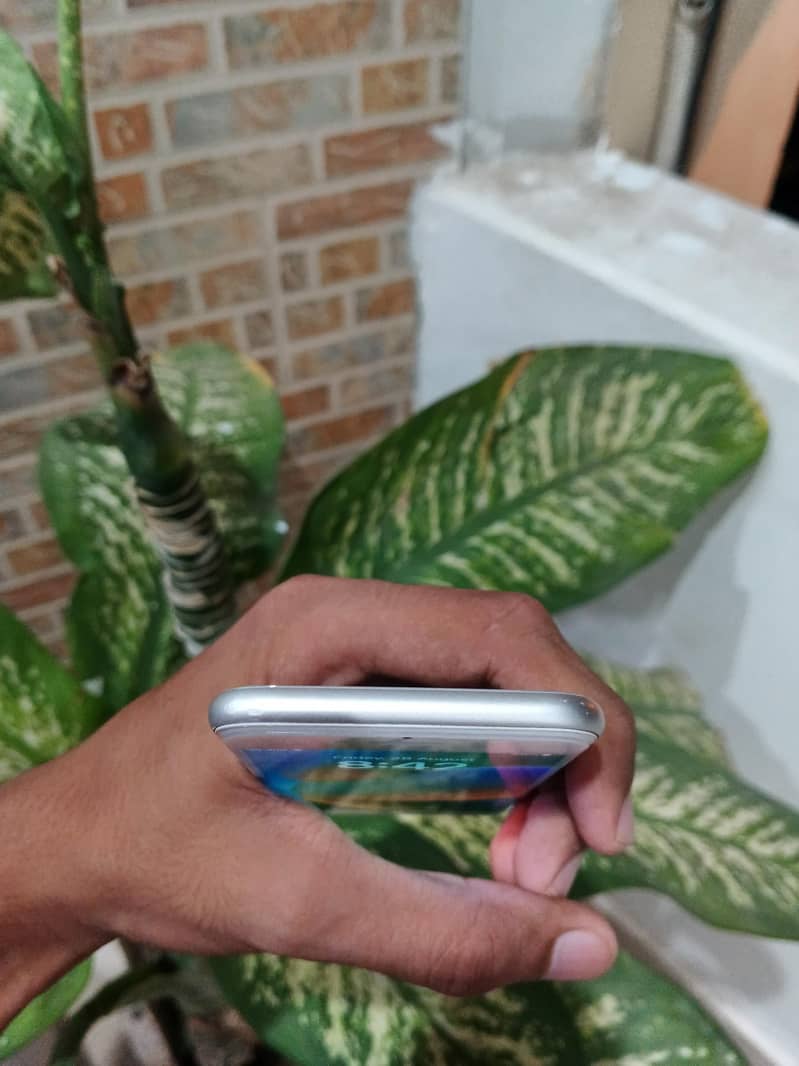 Apple iPhone 8 5