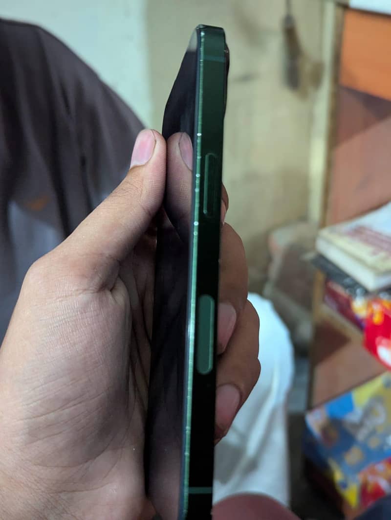 Apple iPhone 13 1