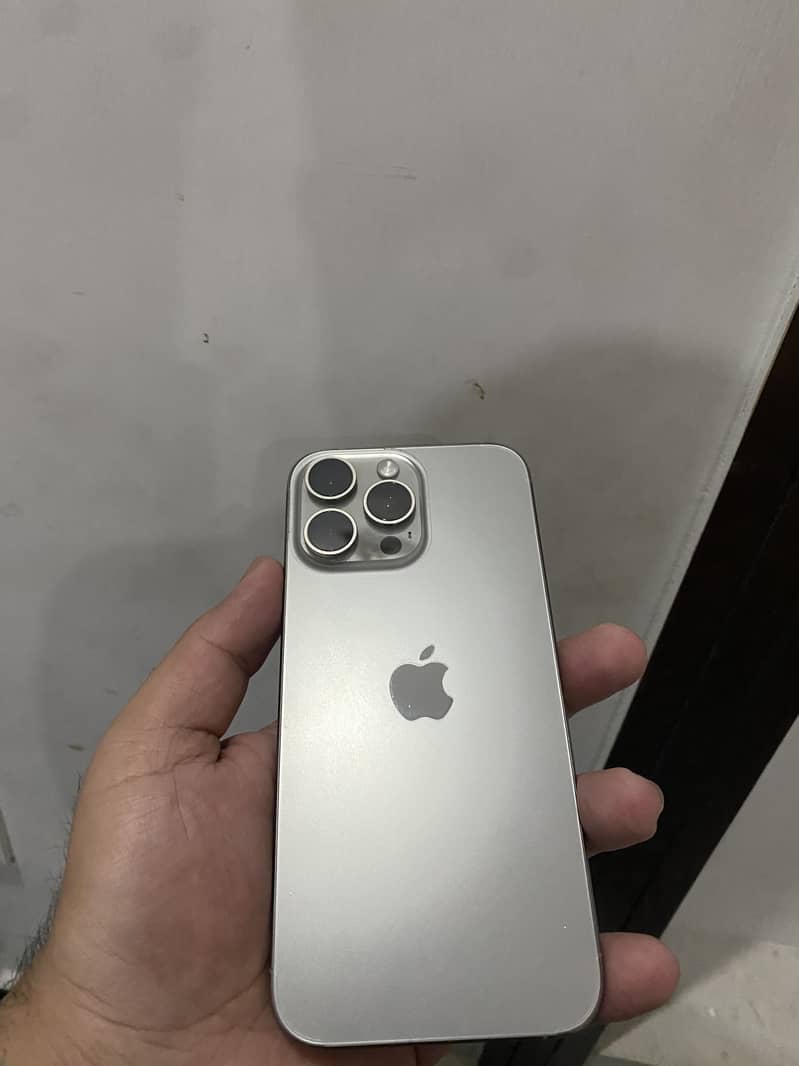Apple iPhone 16 Pro Max 0