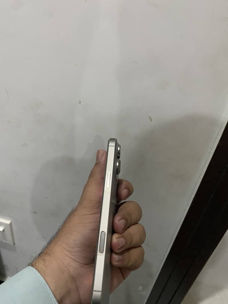 Apple iPhone 16 Pro Max 4