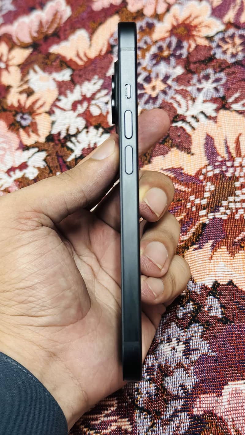 Apple iPhone 15 4