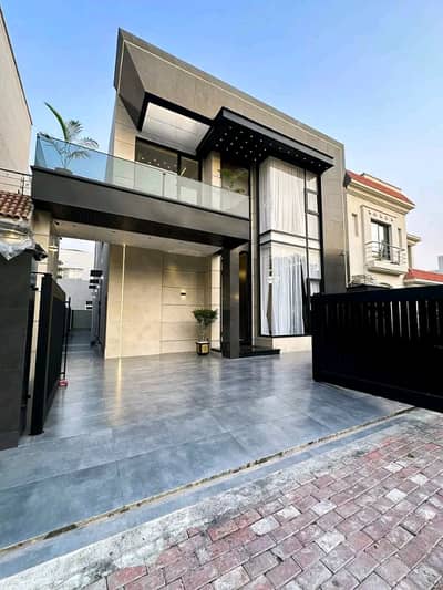 10 Marla Luxury House is Available for Rent in Bahria Town Lahore