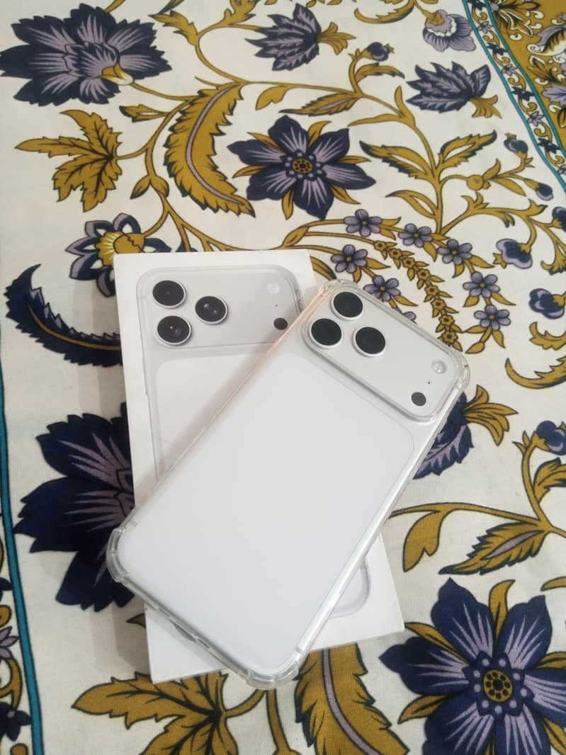 Apple iPhone 17 Pro Max 1