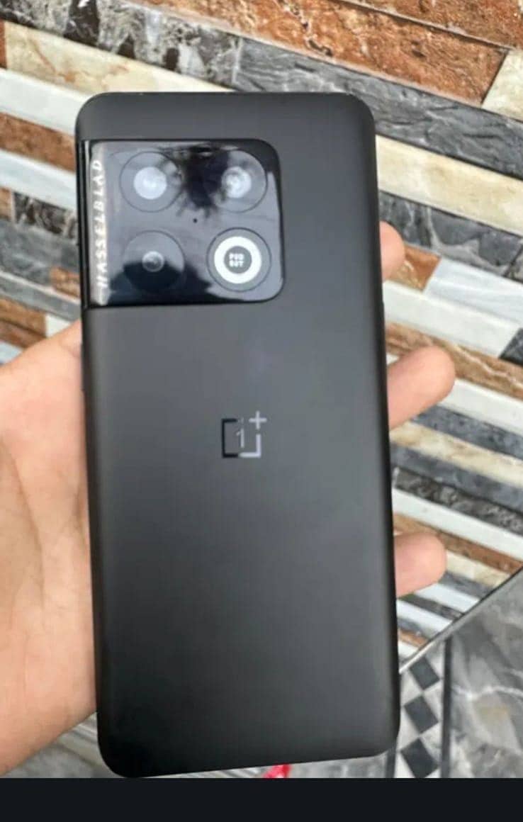 One Plus 10 Pro 4