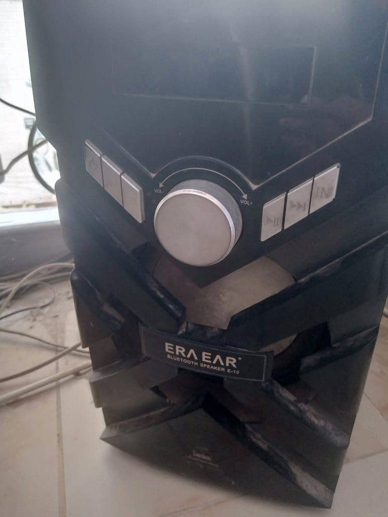 Bluetooth speaker. and computer speakers 0