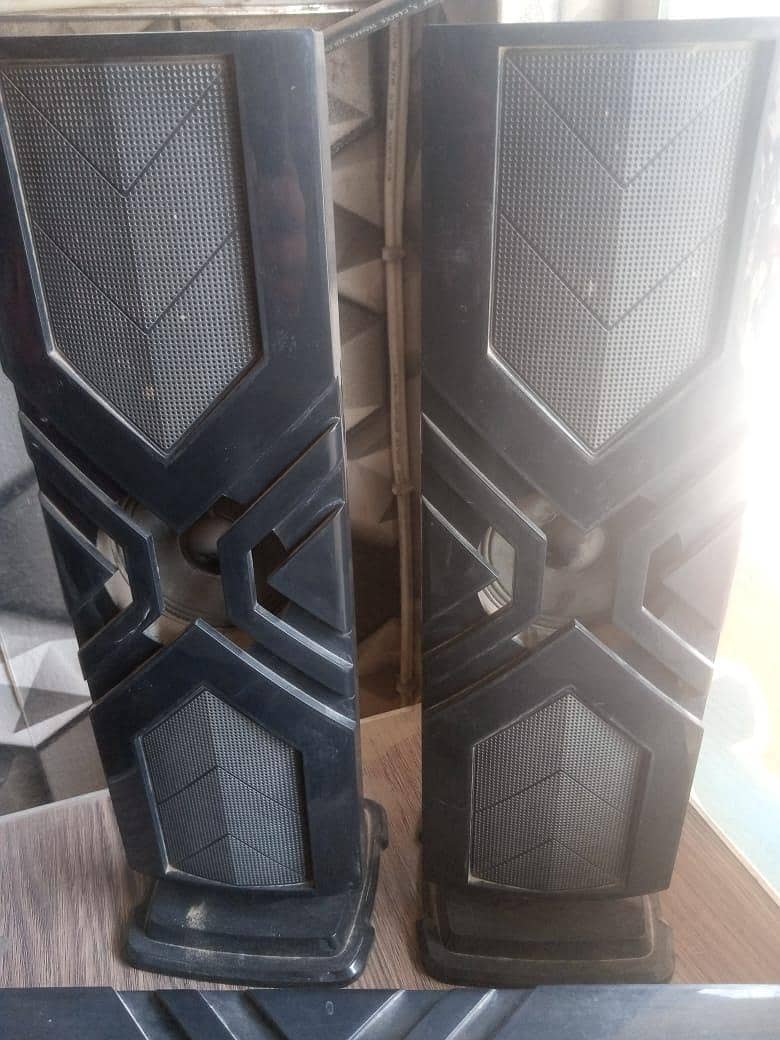 Bluetooth speaker. and computer speakers 2