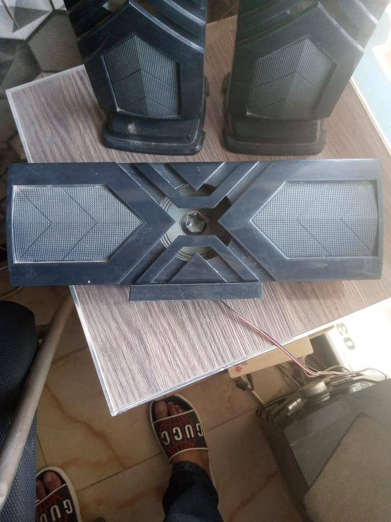 Bluetooth speaker. and computer speakers 3