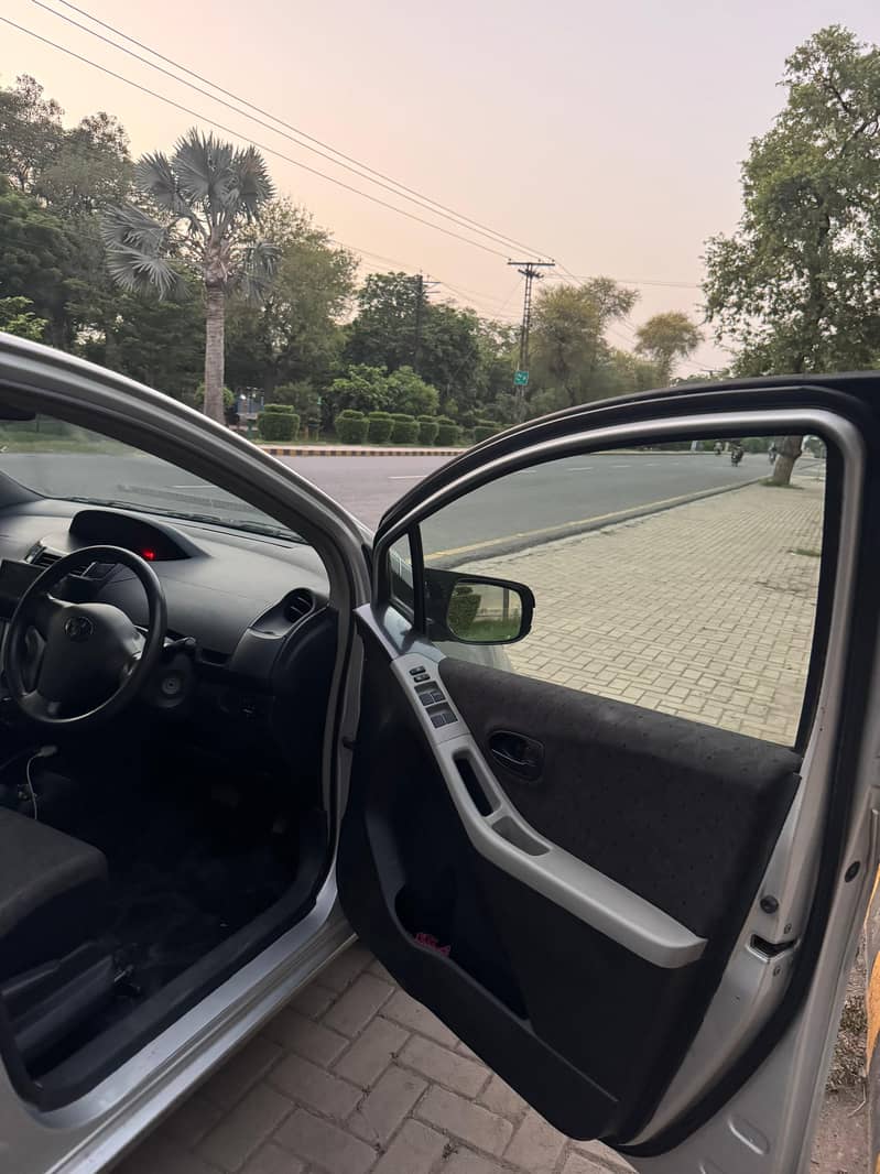 Toyota Vitz 2013 11