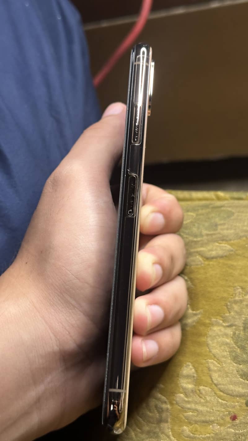Apple iPhone XS Max 1