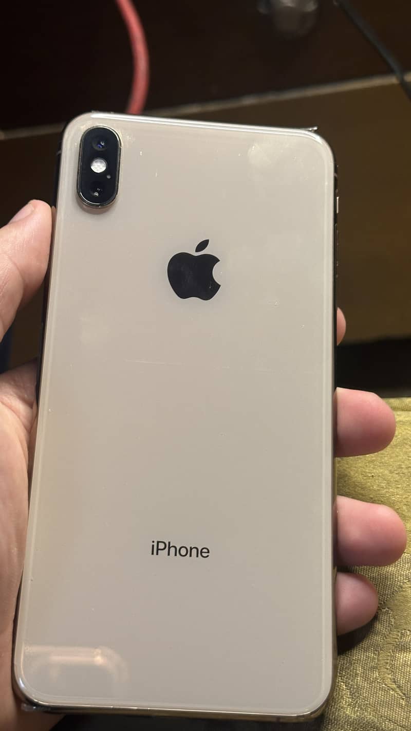 Apple iPhone XS Max 3