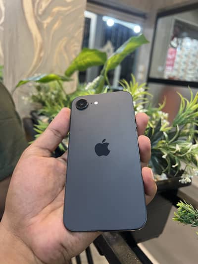 Apple iPhone 16e jv