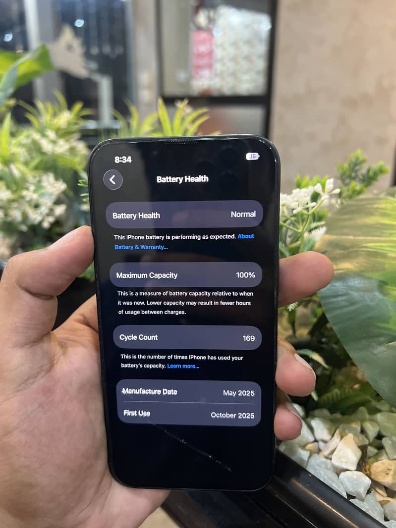 Apple iPhone 16e jv 3