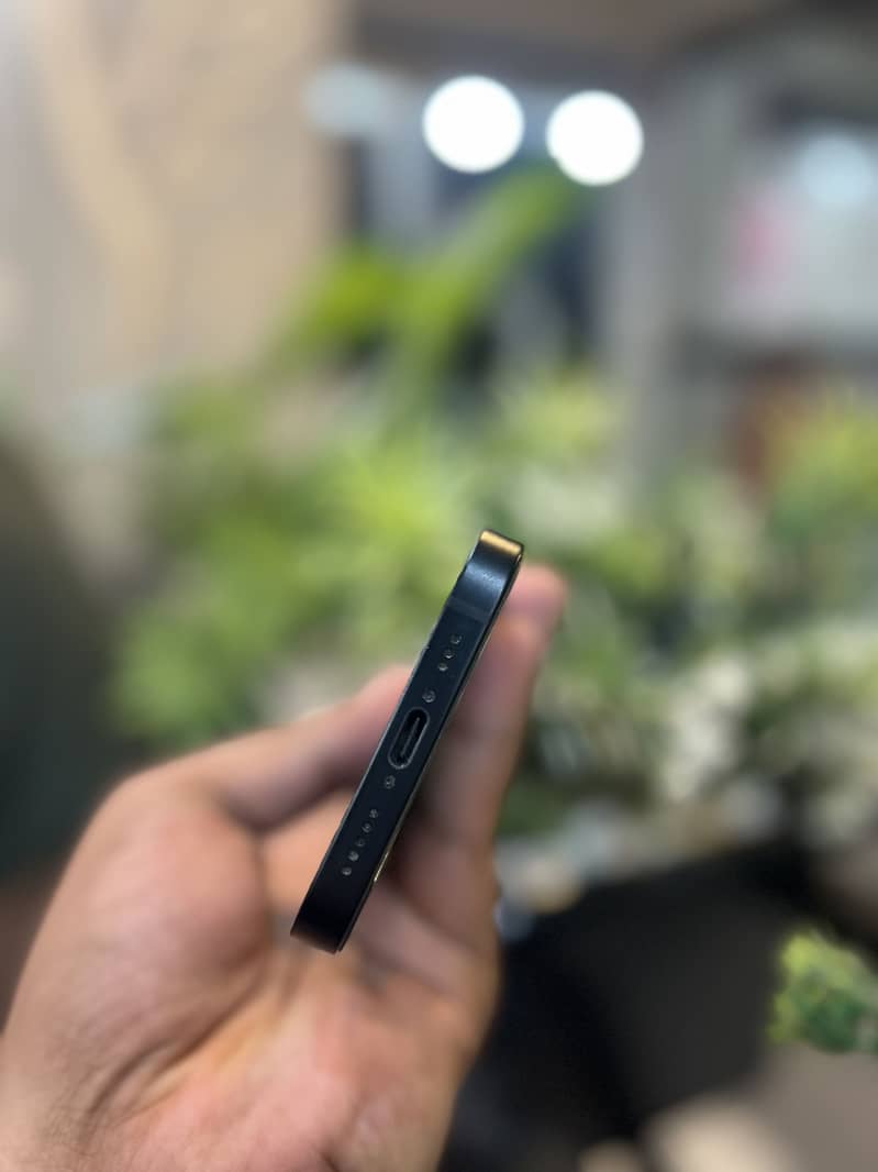 Apple iPhone 16e jv 5