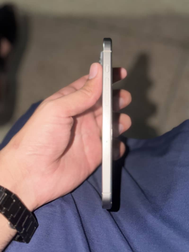 Apple iPhone 15 Pro Max 2