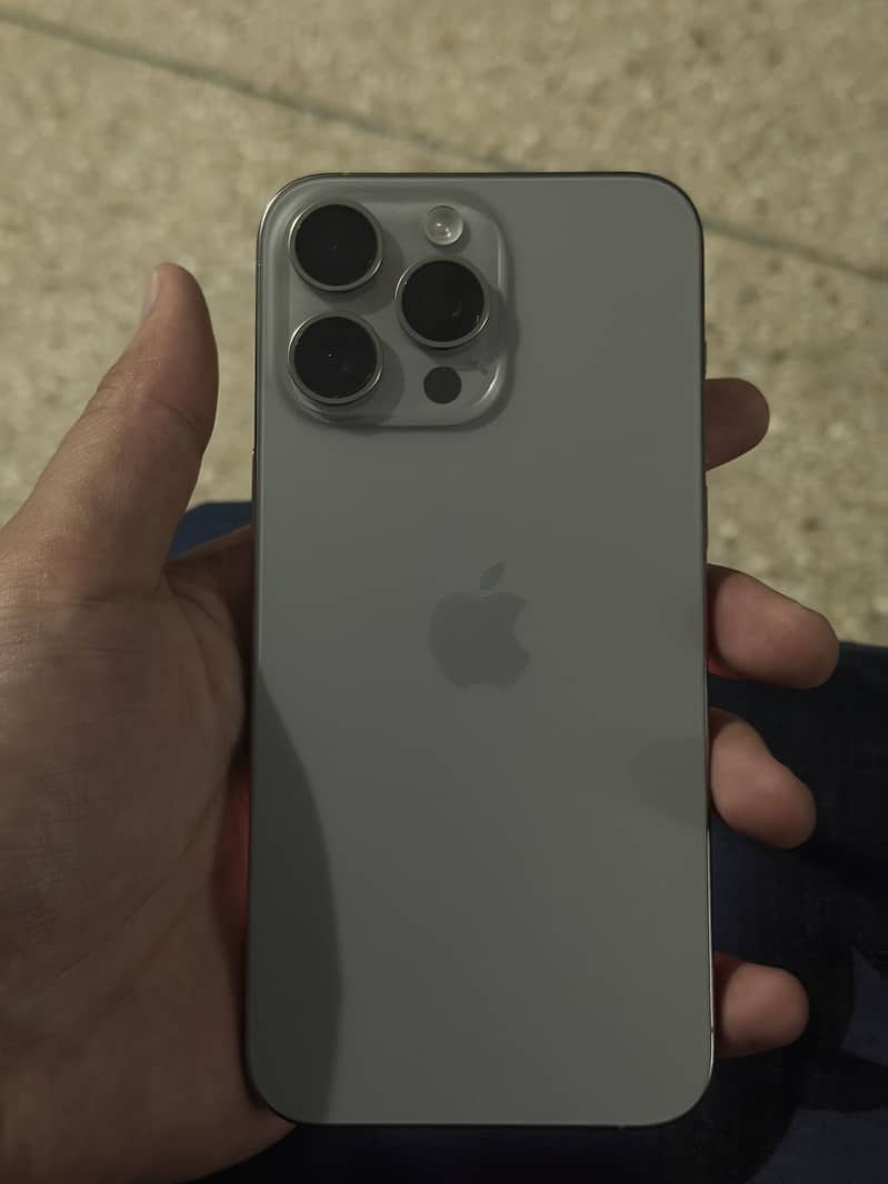 Apple iPhone 15 Pro Max 9