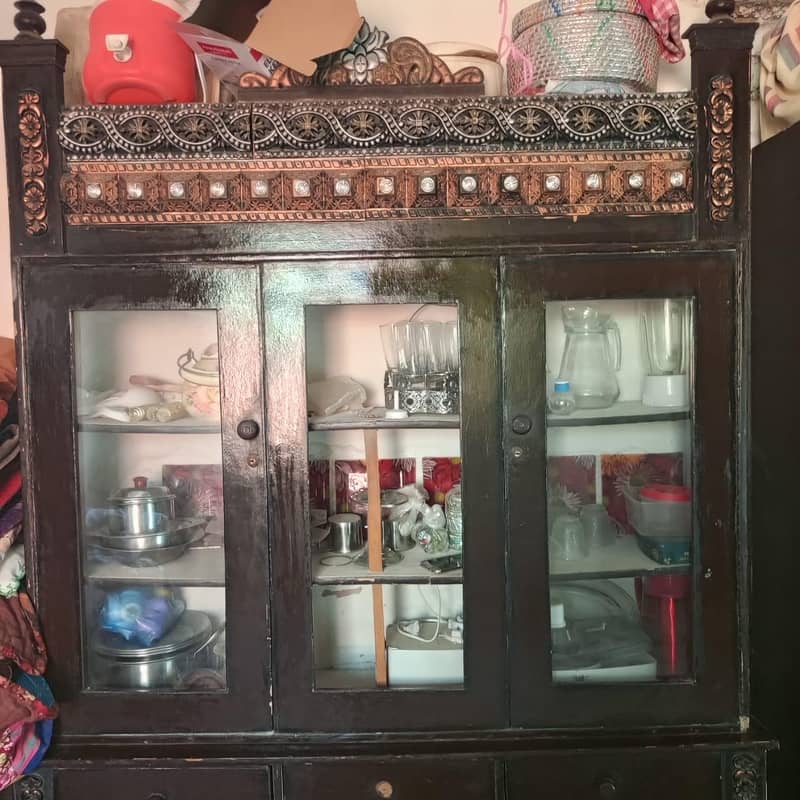 Showcase & Dressing Table 0