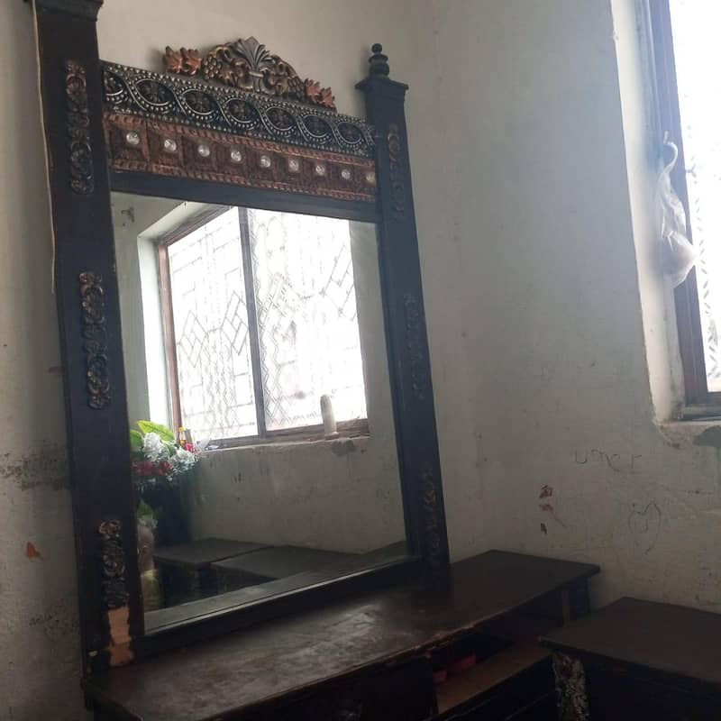 Showcase & Dressing Table 2