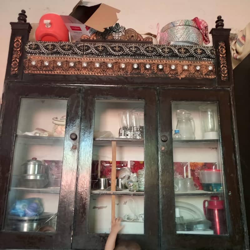 Showcase & Dressing Table 4